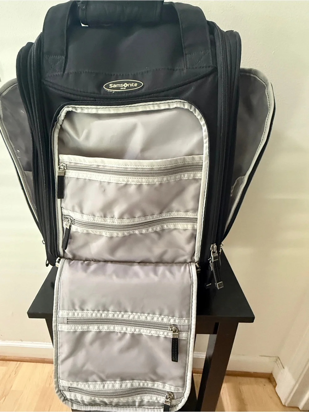 Samsonite Upright Wheeled Carry-On Underseater Small Travel Case 16